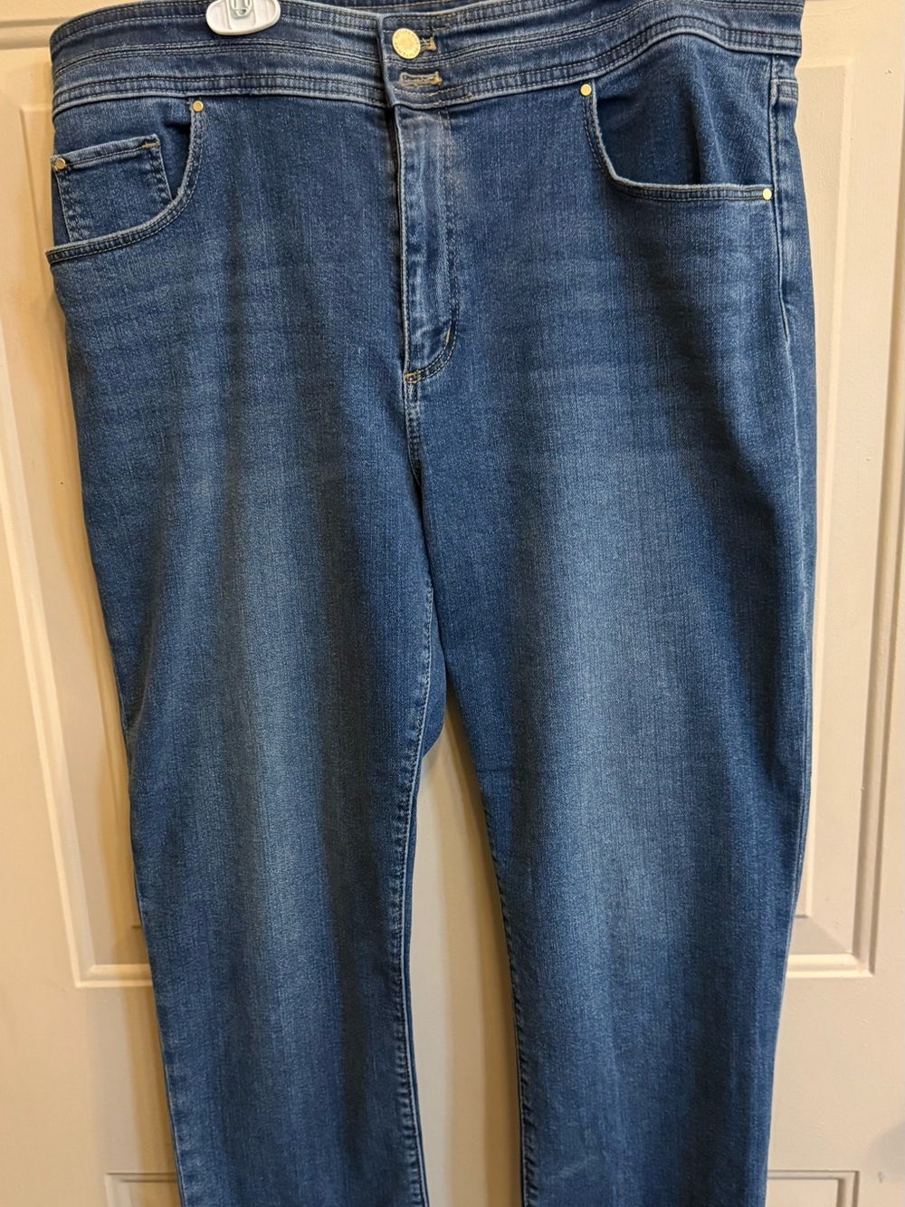 Ann Taylor Slim Straight Jeans in Medium Blue Wash